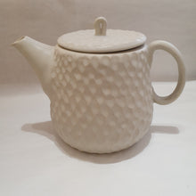Charger l'image dans la galerie, Théière en grès blanc. Collection "Scala"