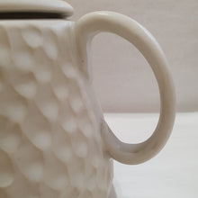 Charger l'image dans la galerie, Théière en grès blanc. Collection "Scala"